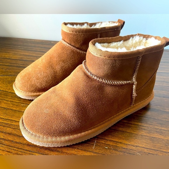 Lamo Other - Lamo, kids 5, women’s 6.5, brown tan suede leather shearling style ankle boot